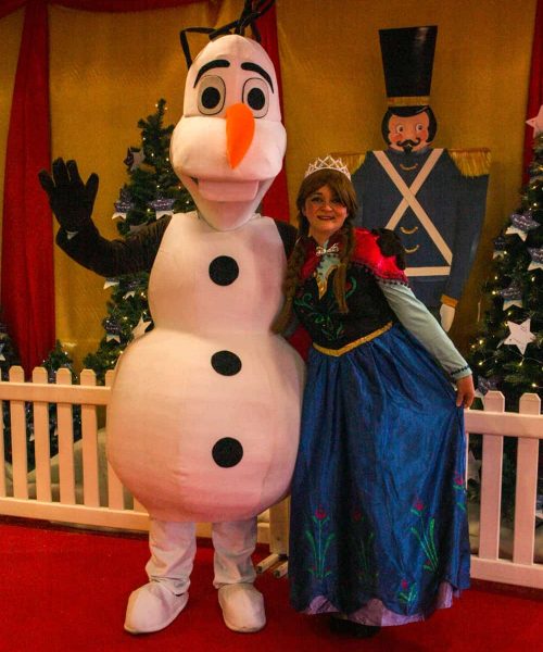 Olaf-and-Anna-SNOW-SCENE
